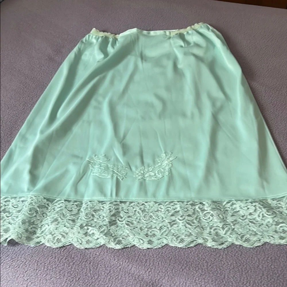 🎁Warner’s Beautiful Half Slip - Picture 1 of 5
